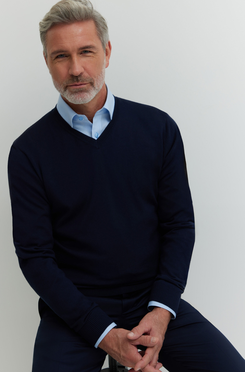 Sweter v-neck z wełny merino