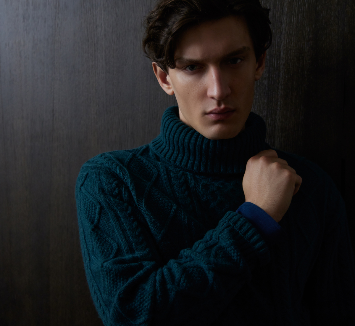 Sweter z warkoczowym splotem